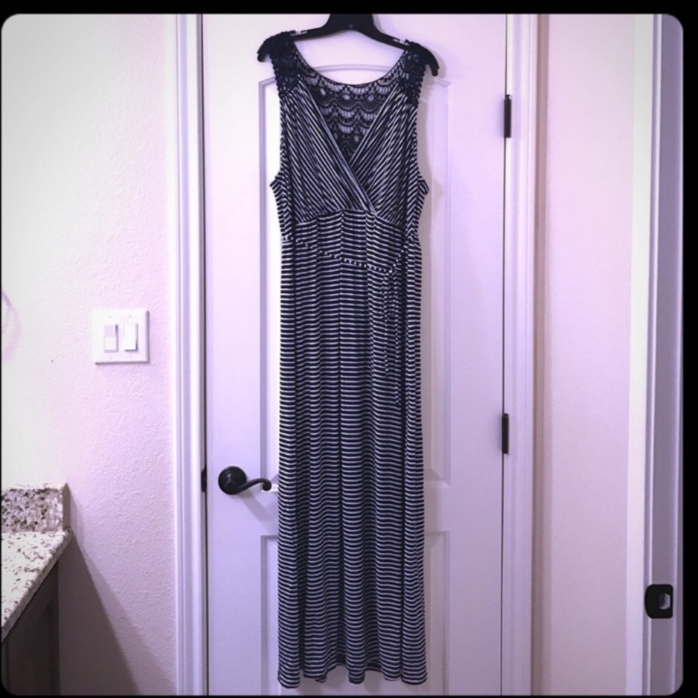 Motherhood Maternity Maxi dress